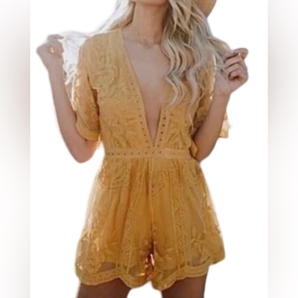 Honey Punch NWT Mustard Lace Boho Romper size Large